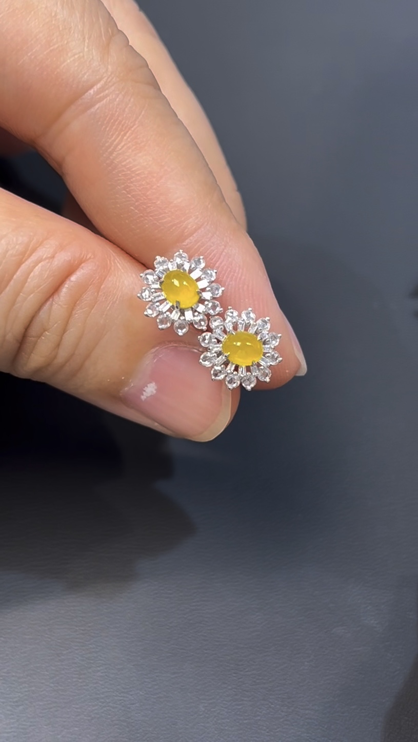 翡翠耳環|編號#532 黃色蛋面 × 圓形設計 × 太陽花美感 × 氣質翡翠飾品推薦 4 翡翠耳環|編號#532 黃色蛋面 × 圓形設計 × 太陽花美感 × 氣質翡翠飾品推薦 - Image 4