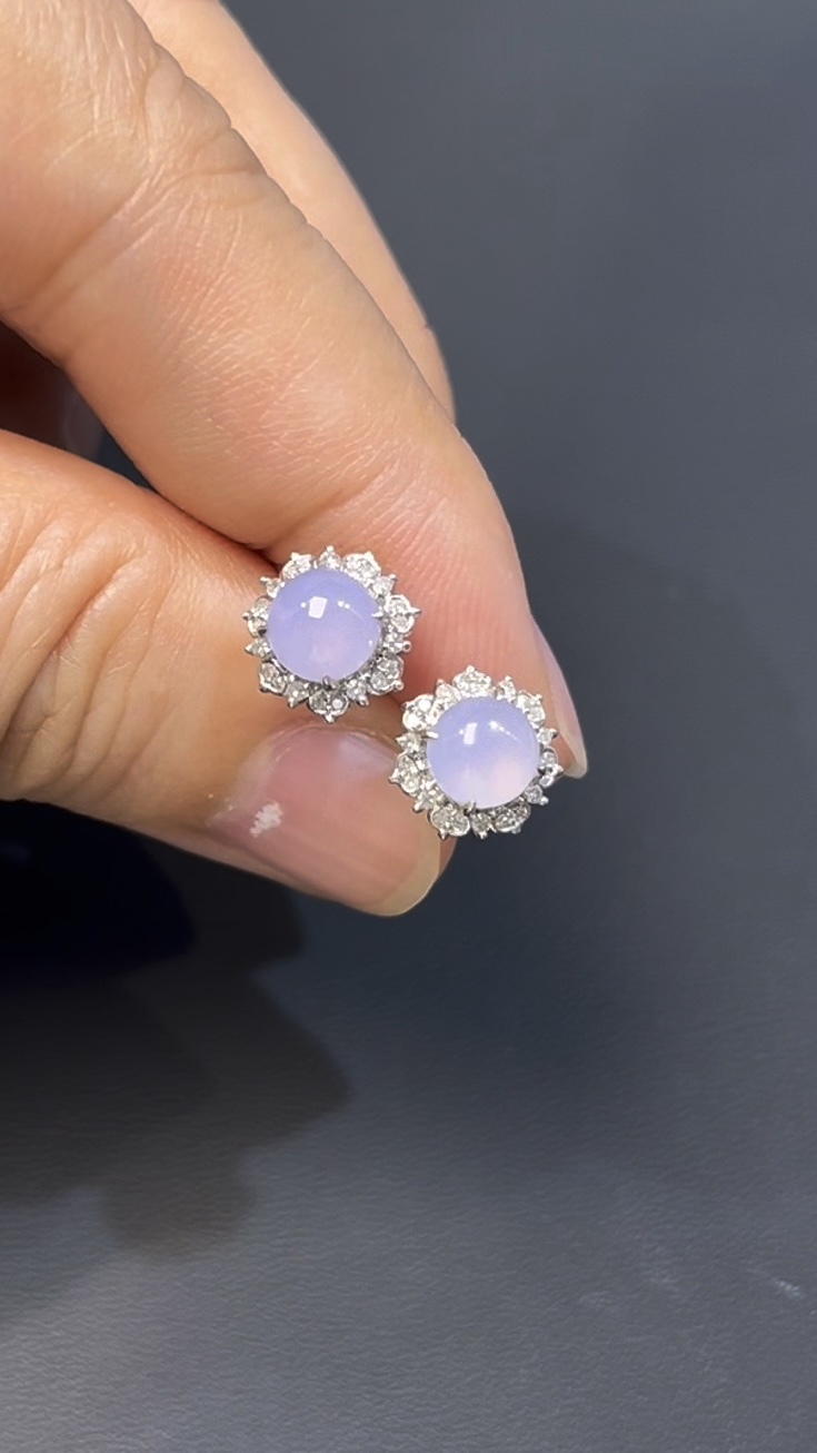 紫羅蘭翡翠耳環|編號#533 紫色蛋面 × 鑽石花形包圍 × 高雅氣質 × 翡翠珠寶推薦 1 紫羅蘭翡翠耳環|編號#533 紫色蛋面 × 鑽石花形包圍 × 高雅氣質 × 翡翠珠寶推薦