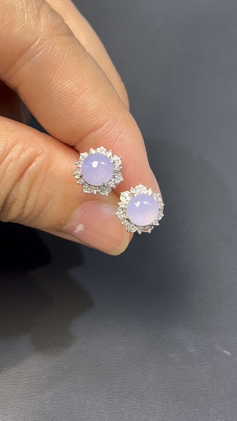 紫羅蘭翡翠耳環|編號#533 紫色蛋面 × 鑽石花形包圍 × 高雅氣質 × 翡翠珠寶推薦 2 紫羅蘭翡翠耳環|編號#533 紫色蛋面 × 鑽石花形包圍 × 高雅氣質 × 翡翠珠寶推薦 - Image 2