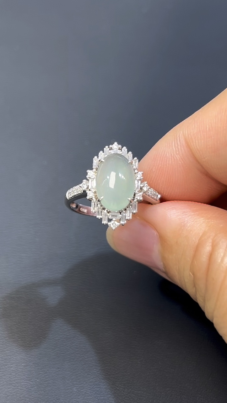 翡翠戒指|編號#535 橢圓蛋面設計 × 鑽石包圍 × 優雅氣質 × 翡翠珠寶推薦 1 翡翠戒指|編號#535 橢圓蛋面設計 × 鑽石包圍 × 優雅氣質 × 翡翠珠寶推薦