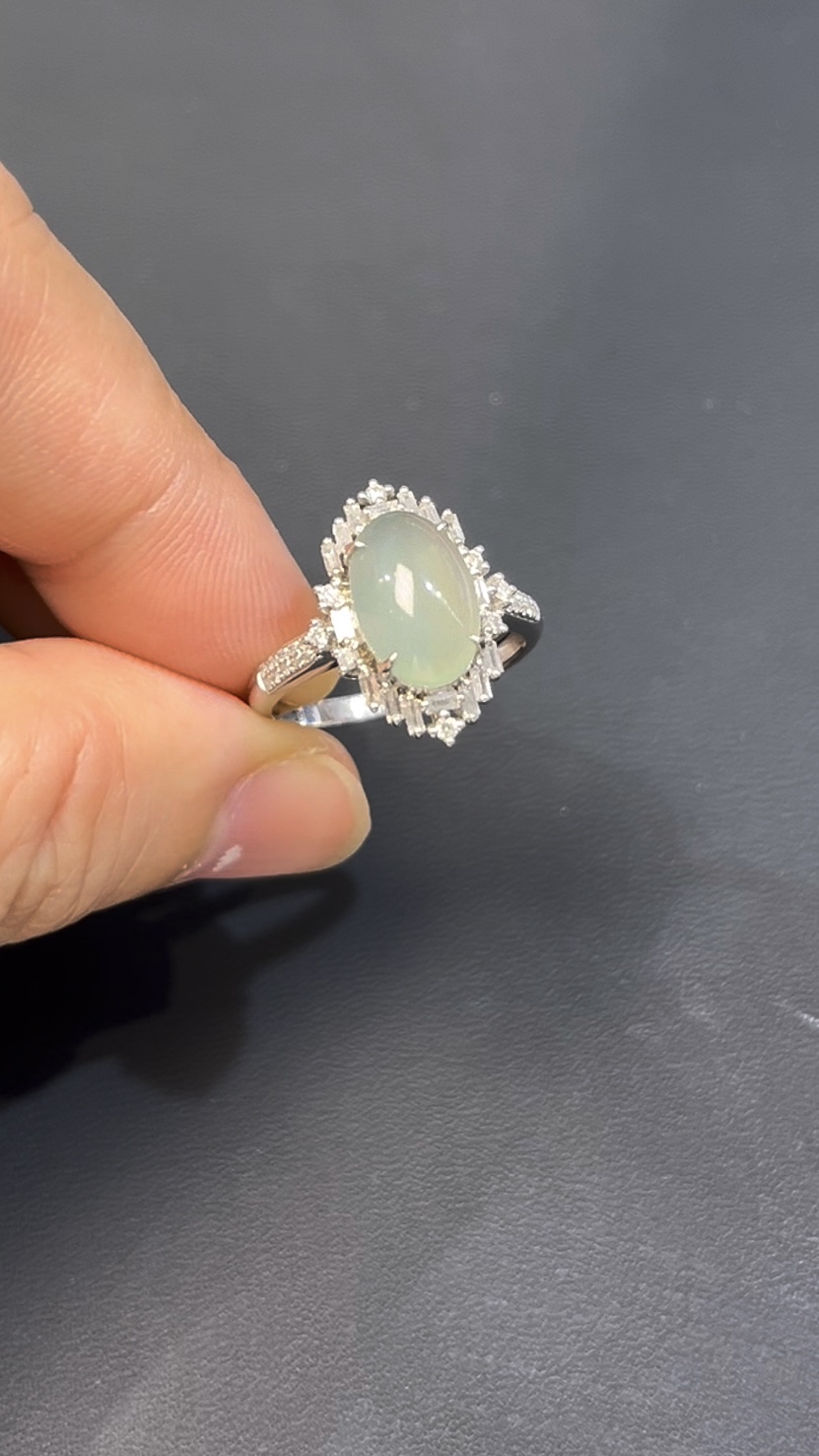 翡翠戒指|編號#535 橢圓蛋面設計 × 鑽石包圍 × 優雅氣質 × 翡翠珠寶推薦 3 翡翠戒指|編號#535 橢圓蛋面設計 × 鑽石包圍 × 優雅氣質 × 翡翠珠寶推薦 - Image 3