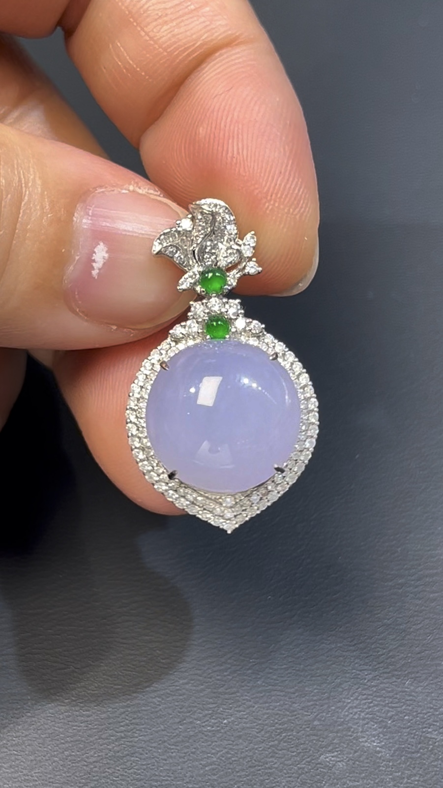 紫羅蘭翡翠蛋面吊墜|編號#542 高貴紫色 × 18K白金 × 鑽石鑲嵌推薦 3 紫羅蘭翡翠蛋面吊墜|編號#542 高貴紫色 × 18K白金 × 鑽石鑲嵌推薦 - Image 3