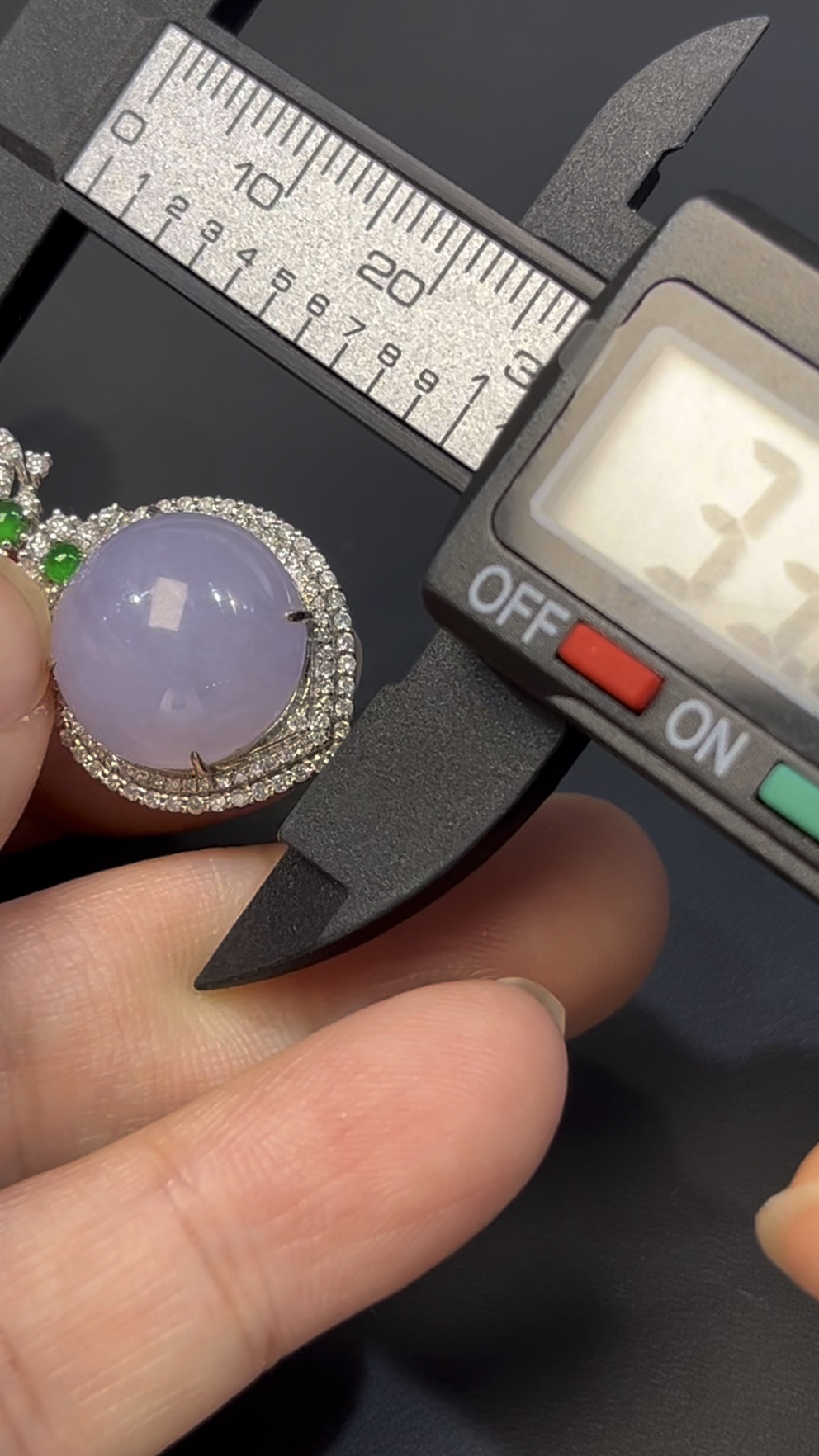 紫羅蘭翡翠蛋面吊墜|編號#542 高貴紫色 × 18K白金 × 鑽石鑲嵌推薦 4 紫羅蘭翡翠蛋面吊墜|編號#542 高貴紫色 × 18K白金 × 鑽石鑲嵌推薦 - Image 4