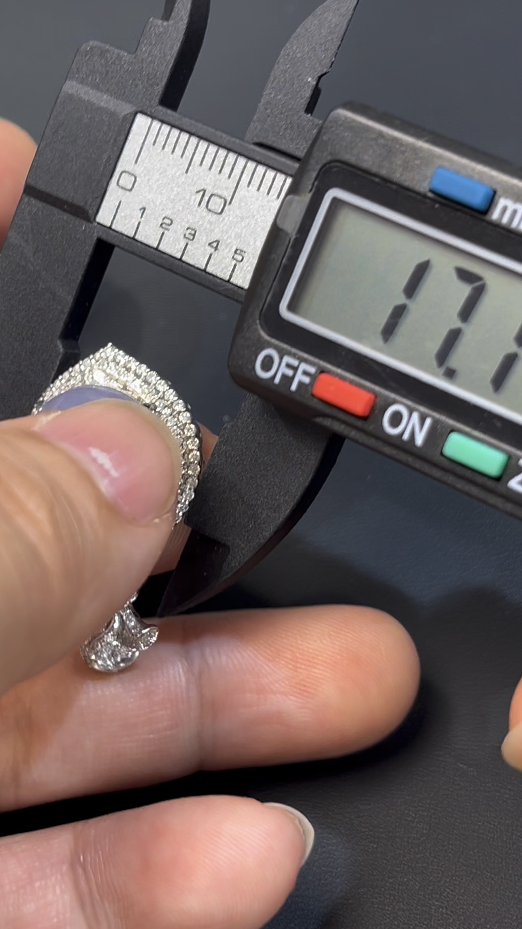 紫羅蘭翡翠蛋面吊墜|編號#542 高貴紫色 × 18K白金 × 鑽石鑲嵌推薦 5 紫羅蘭翡翠蛋面吊墜|編號#542 高貴紫色 × 18K白金 × 鑽石鑲嵌推薦 - Image 5