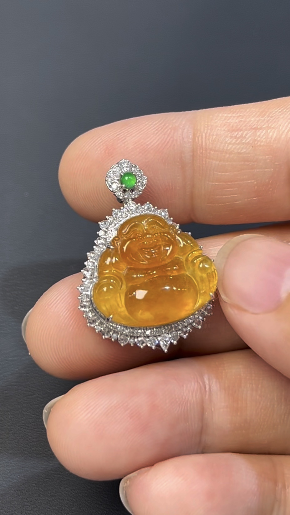 黃金色翡翠佛公吊墜|編號#543 富貴喜相 × 18K白金 × 鑽石鑲嵌推薦 2 黃金色翡翠佛公吊墜|編號#543 富貴喜相 × 18K白金 × 鑽石鑲嵌推薦 - Image 2