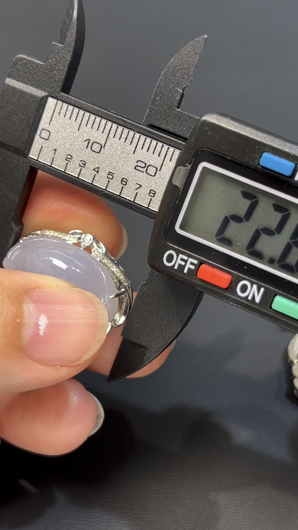 翡翠佛公 · 編號#544 & #545 同料一對 · 淺紫之靜 · 鑽光護福 5 翡翠佛公 · 編號#544 & #545 同料一對 · 淺紫之靜 · 鑽光護福 - Image 5