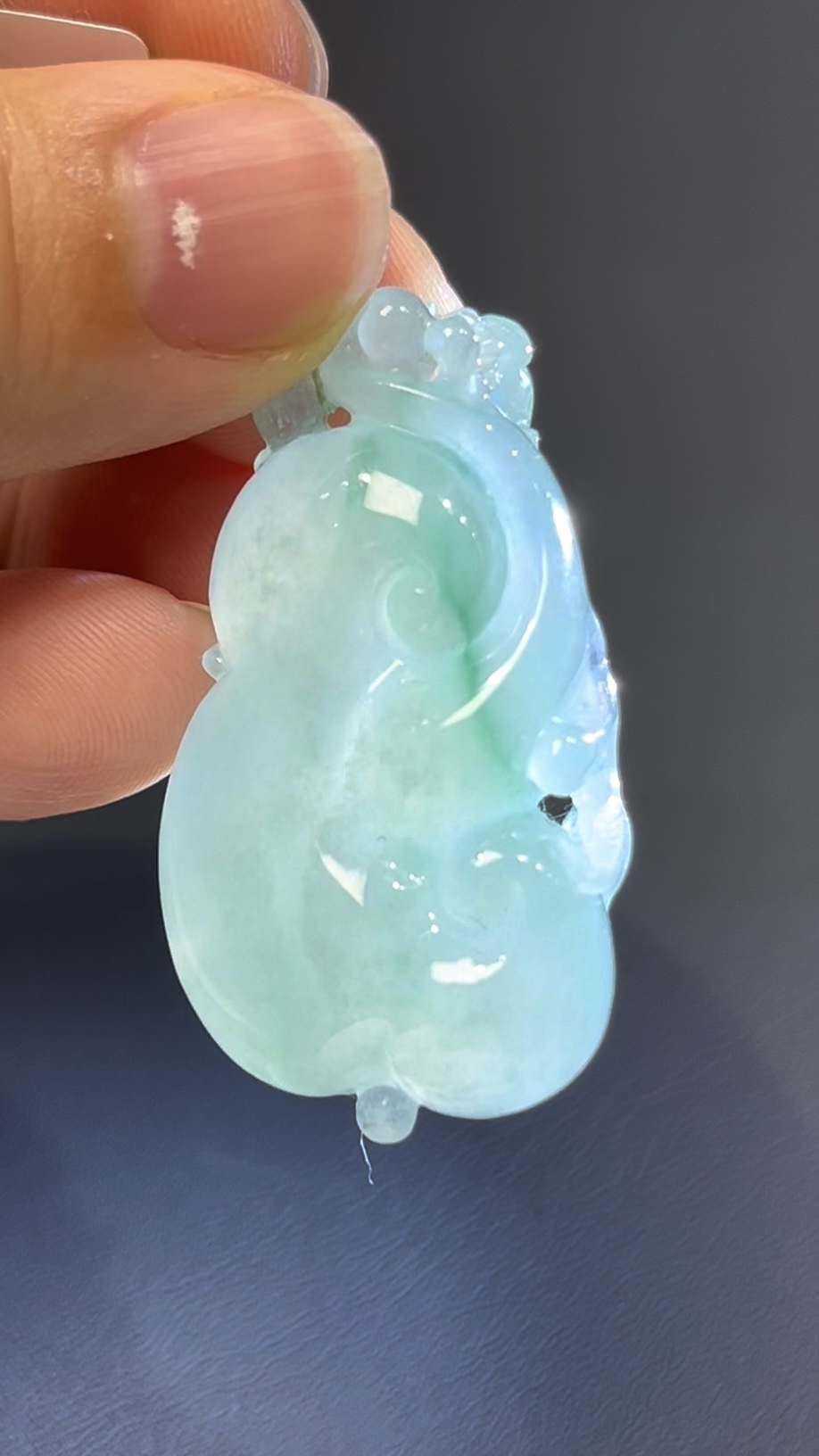 翡翠如意推薦 淺綠翡翠如意 · 手工雕刻立體青蛙 · 種水佳 · 招財轉運首選 編號#546 9 翡翠如意推薦 淺綠翡翠如意 · 手工雕刻立體青蛙 · 種水佳 · 招財轉運首選 編號#546 - Image 9