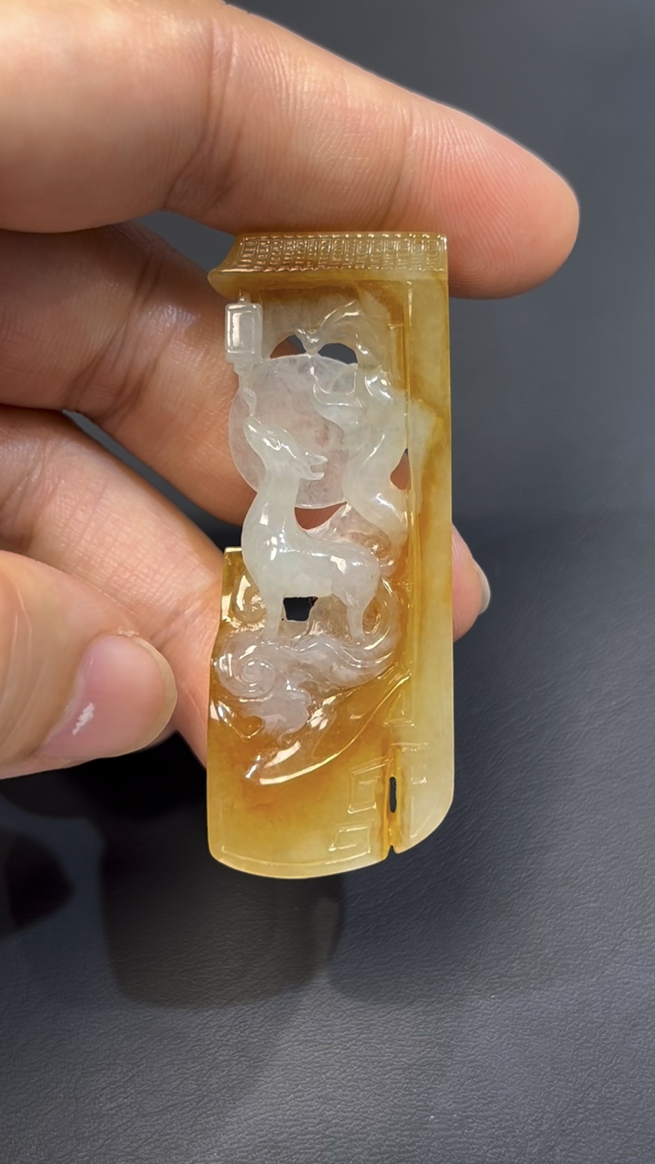 黃翡翡翠九尾狐 · 俏色巧雕 · 望月題材 · 編號#560 2 黃翡翡翠九尾狐 · 俏色巧雕 · 望月題材 · 編號#560 - Image 2