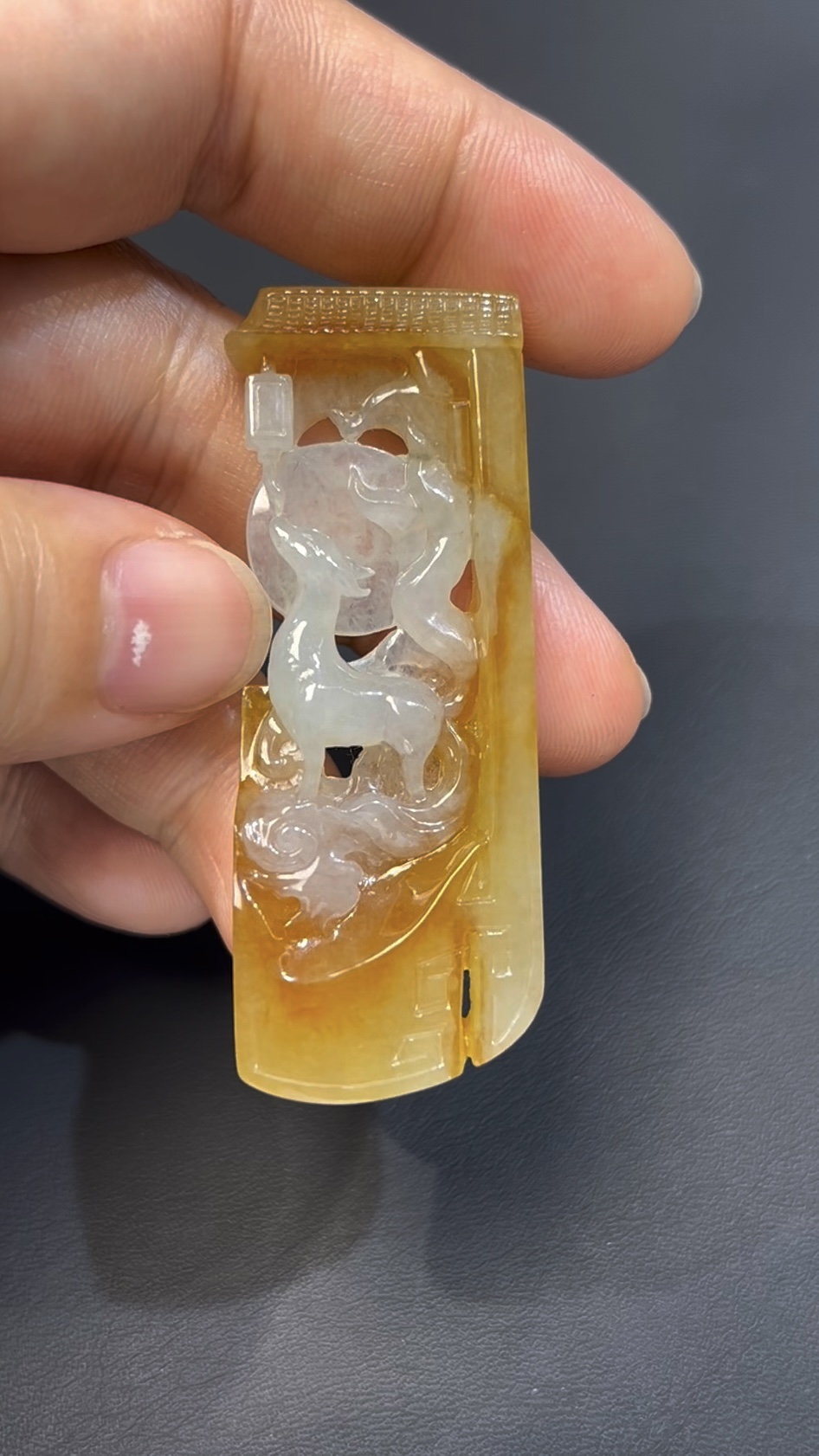 黃翡翡翠九尾狐 · 俏色巧雕 · 望月題材 · 編號#560 3 黃翡翡翠九尾狐 · 俏色巧雕 · 望月題材 · 編號#560 - Image 3