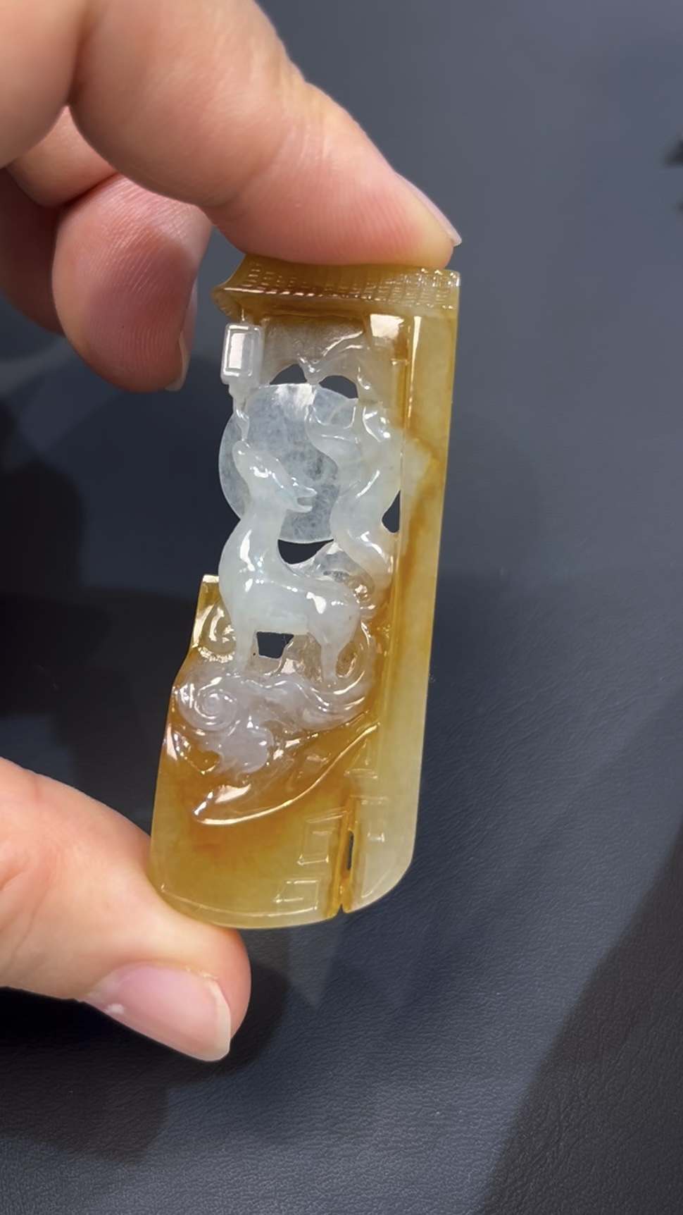 黃翡翡翠九尾狐 · 俏色巧雕 · 望月題材 · 編號#560 8 黃翡翡翠九尾狐 · 俏色巧雕 · 望月題材 · 編號#560 - Image 8