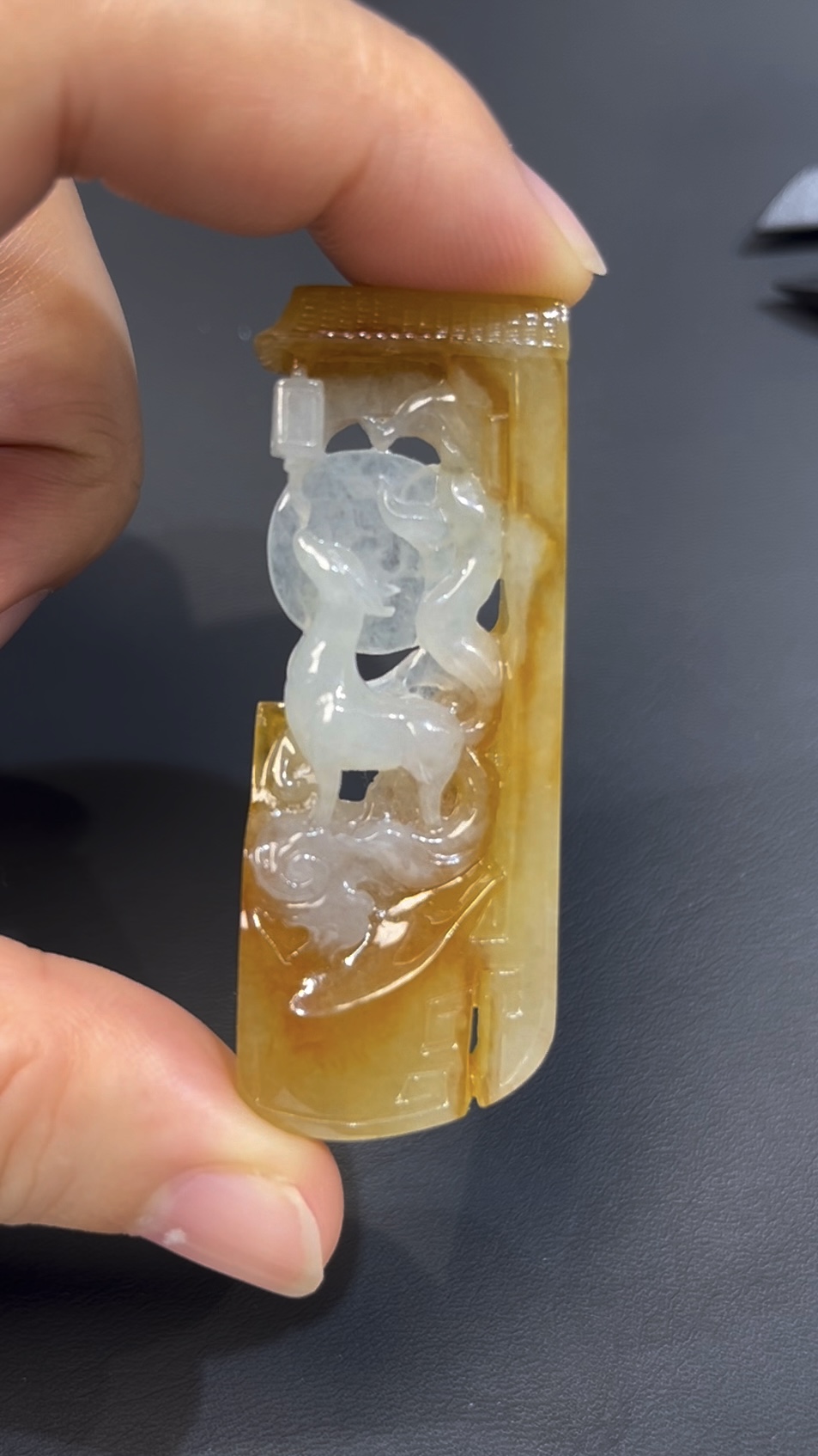 黃翡翡翠九尾狐 · 俏色巧雕 · 望月題材 · 編號#560 9 黃翡翡翠九尾狐 · 俏色巧雕 · 望月題材 · 編號#560 - Image 9