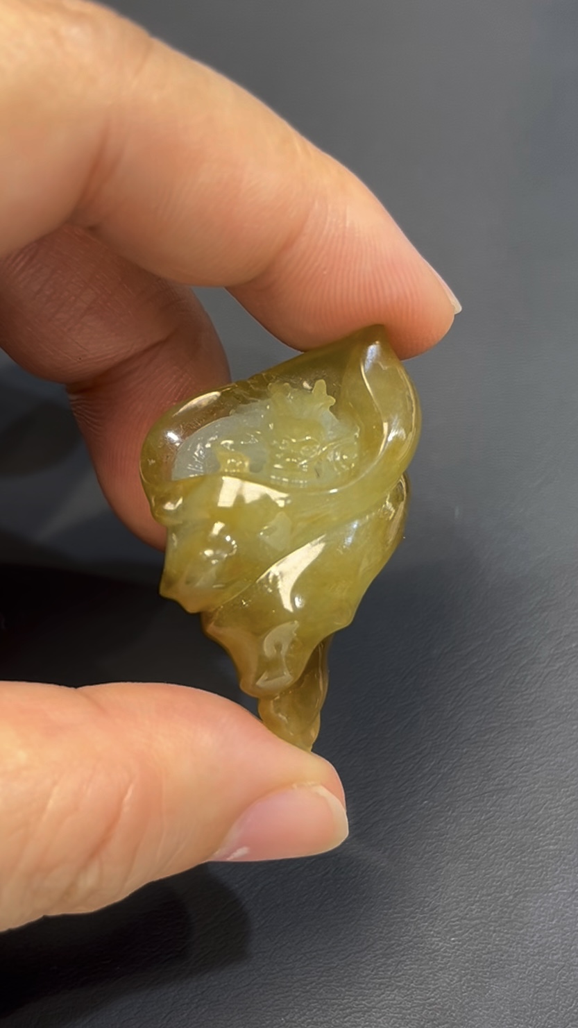 黃翡翡翠 · 府上有龍 · 俏色巧雕 · 編號#561 · 龍藏螺中寓意深遠 3 黃翡翡翠 · 府上有龍 · 俏色巧雕 · 編號#561 · 龍藏螺中寓意深遠 - Image 3