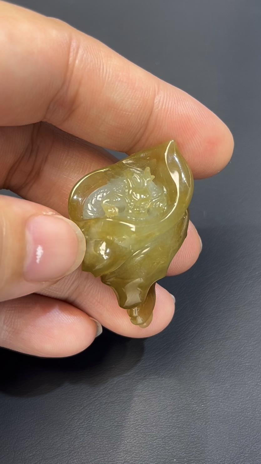 黃翡翡翠 · 府上有龍 · 俏色巧雕 · 編號#561 · 龍藏螺中寓意深遠 5 黃翡翡翠 · 府上有龍 · 俏色巧雕 · 編號#561 · 龍藏螺中寓意深遠 - Image 5