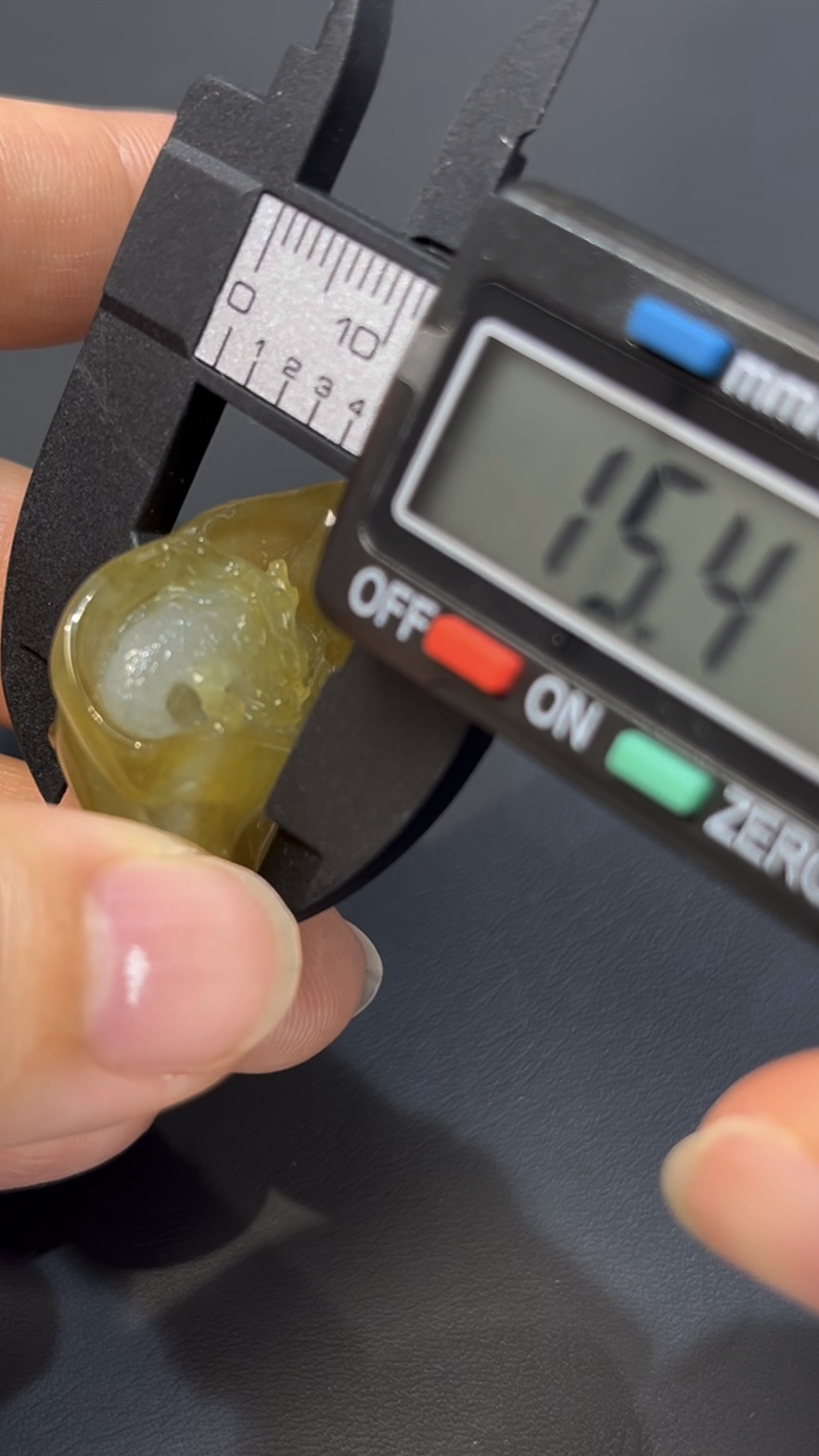 黃翡翡翠 · 府上有龍 · 俏色巧雕 · 編號#561 · 龍藏螺中寓意深遠 7 黃翡翡翠 · 府上有龍 · 俏色巧雕 · 編號#561 · 龍藏螺中寓意深遠 - Image 7