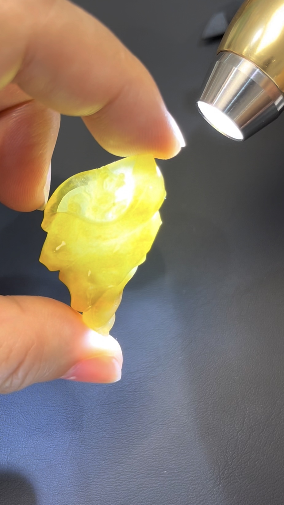 黃翡翡翠 · 府上有龍 · 俏色巧雕 · 編號#561 · 龍藏螺中寓意深遠 9 黃翡翡翠 · 府上有龍 · 俏色巧雕 · 編號#561 · 龍藏螺中寓意深遠 - Image 9