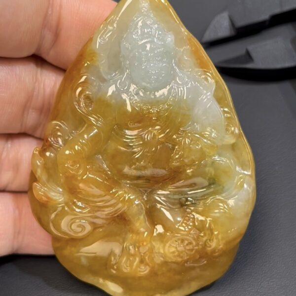 黃翡翡翠 · 黃財神吊墜 · 招財守護 · 編號#563 · 隨身佩戴 × 富貴能量 × 吉祥靈性