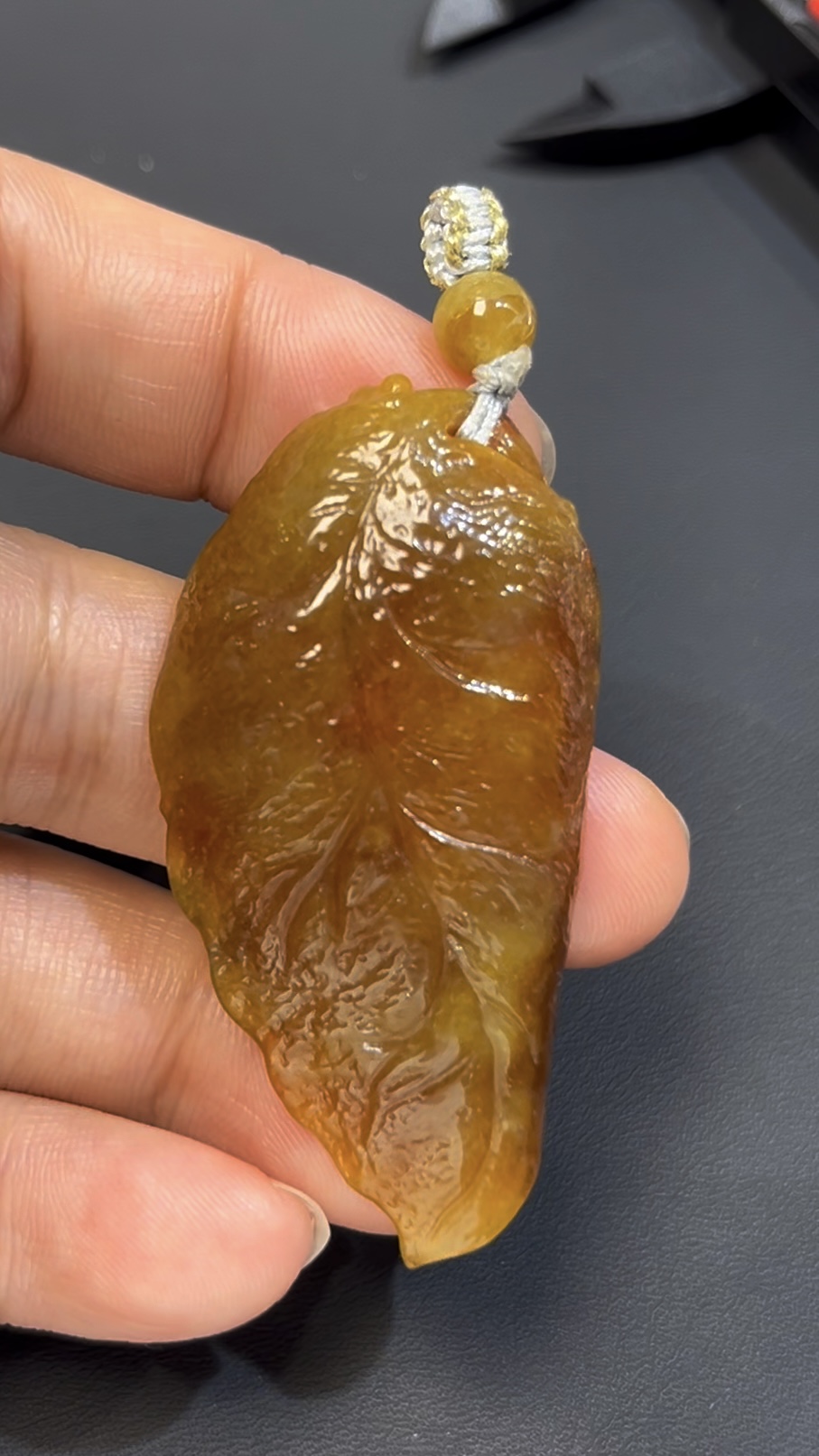 黃翡翡翠 · 俏色觀音吊墜 · 白玉巧雕 · 編號#564 · 慈悲守護 × 靈性美學 × 隨身佩戴 4 黃翡翡翠 · 俏色觀音吊墜 · 白玉巧雕 · 編號#564 · 慈悲守護 × 靈性美學 × 隨身佩戴 - Image 4