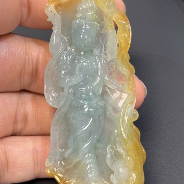 黃翡翡翠 · 俏色站觀音吊墜 · 白玉巧雕 · 編號#565 · 靈性守護 × 福慧圓滿 × 隨身佩戴