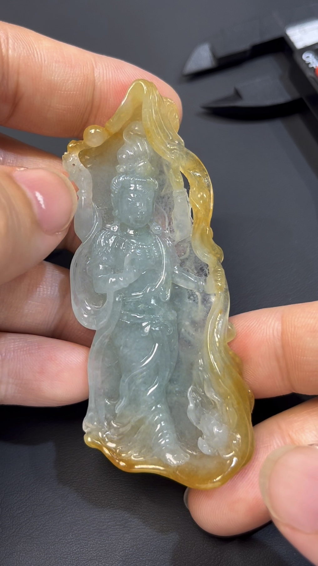 黃翡翡翠 · 俏色站觀音吊墜 · 白玉巧雕 · 編號#565 · 靈性守護 × 福慧圓滿 × 隨身佩戴 8 黃翡翡翠 · 俏色站觀音吊墜 · 白玉巧雕 · 編號#565 · 靈性守護 × 福慧圓滿 × 隨身佩戴 - Image 8