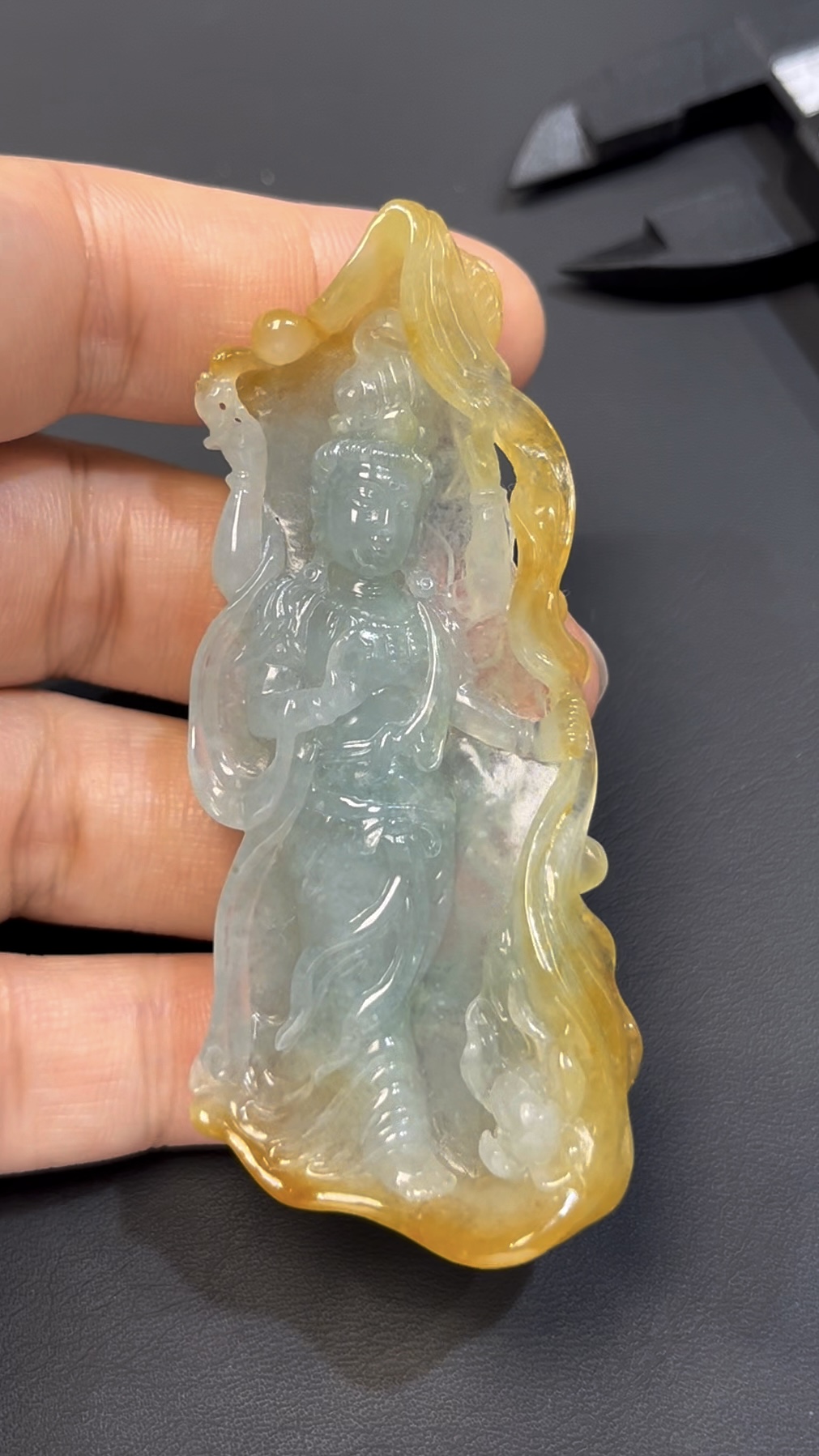 黃翡翡翠 · 俏色站觀音吊墜 · 白玉巧雕 · 編號#565 · 靈性守護 × 福慧圓滿 × 隨身佩戴 9 黃翡翡翠 · 俏色站觀音吊墜 · 白玉巧雕 · 編號#565 · 靈性守護 × 福慧圓滿 × 隨身佩戴 - Image 9