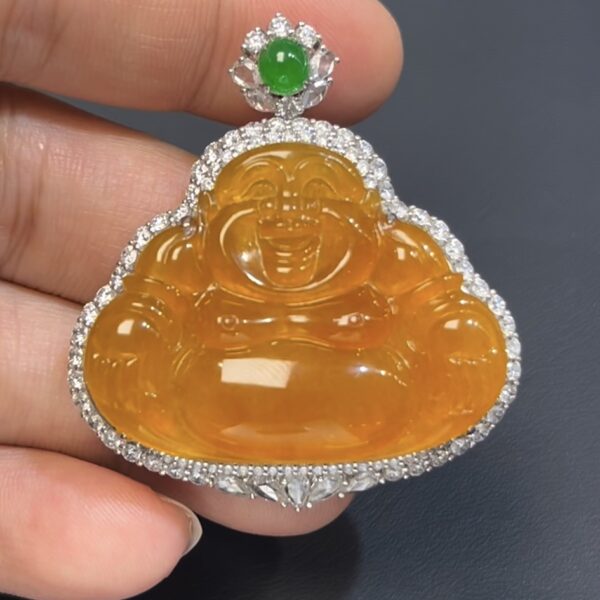 金黃翡翠佛公吊墜 · 18K白金鑲嵌 · 鑽石環繞 · 編號#568 · 富貴吉祥 × 靈性守護 × 奢華氣場