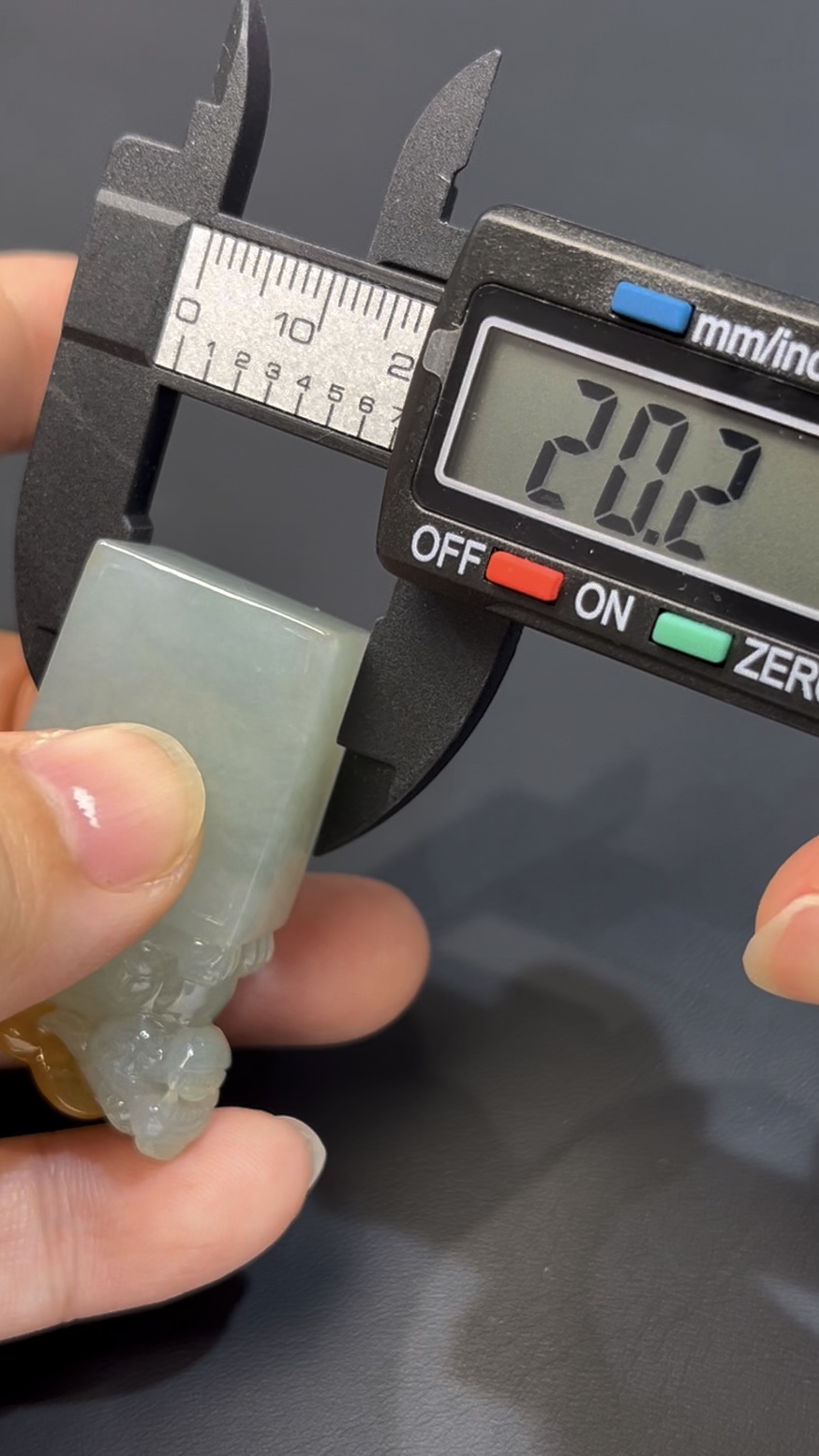 翡翠貔貅印章 · 黃翡銅錢巧雕 · 編號#569 · 招財進寶 × 鎮宅守護 × 收藏精品 5 翡翠貔貅印章 · 黃翡銅錢巧雕 · 編號#569 · 招財進寶 × 鎮宅守護 × 收藏精品 - Image 5