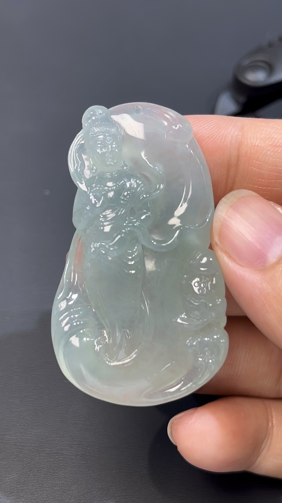 翡翠觀音立水蓮花吊墜 · 編號#574 · 高質玉料 × 清淨自在 × 蓮花福慧 · 精緻玉雕 × 靈性守護 2 翡翠觀音立水蓮花吊墜 · 編號#574 · 高質玉料 × 清淨自在 × 蓮花福慧 · 精緻玉雕 × 靈性守護 - Image 2