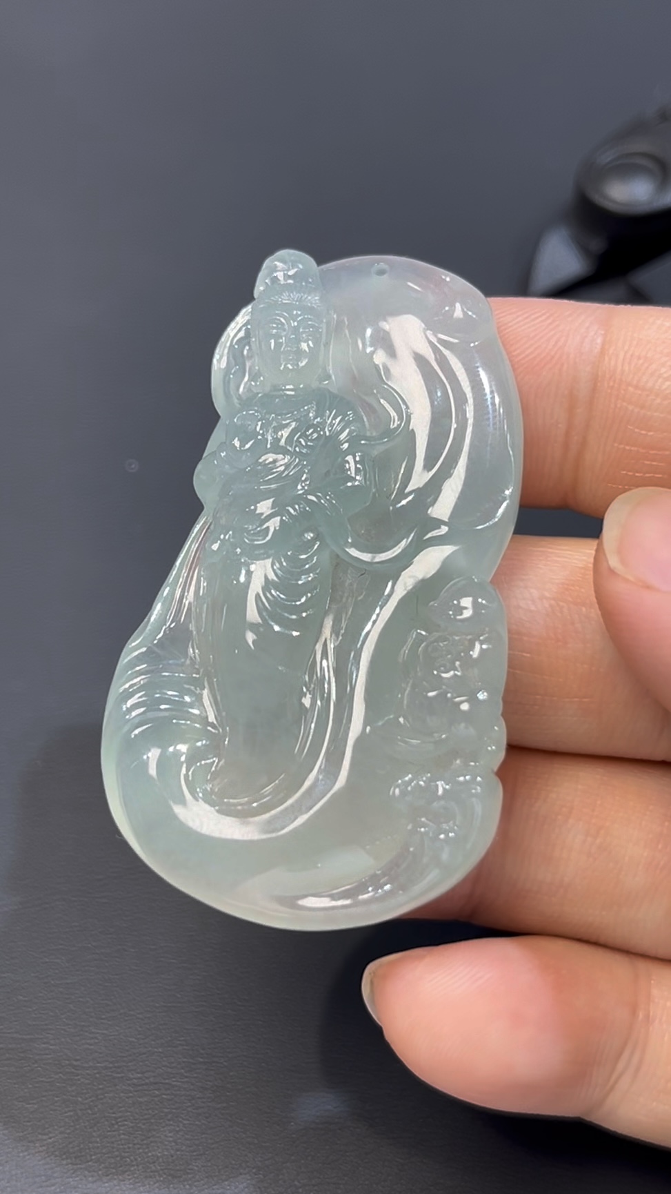 翡翠觀音立水蓮花吊墜 · 編號#574 · 高質玉料 × 清淨自在 × 蓮花福慧 · 精緻玉雕 × 靈性守護 3 翡翠觀音立水蓮花吊墜 · 編號#574 · 高質玉料 × 清淨自在 × 蓮花福慧 · 精緻玉雕 × 靈性守護 - Image 3