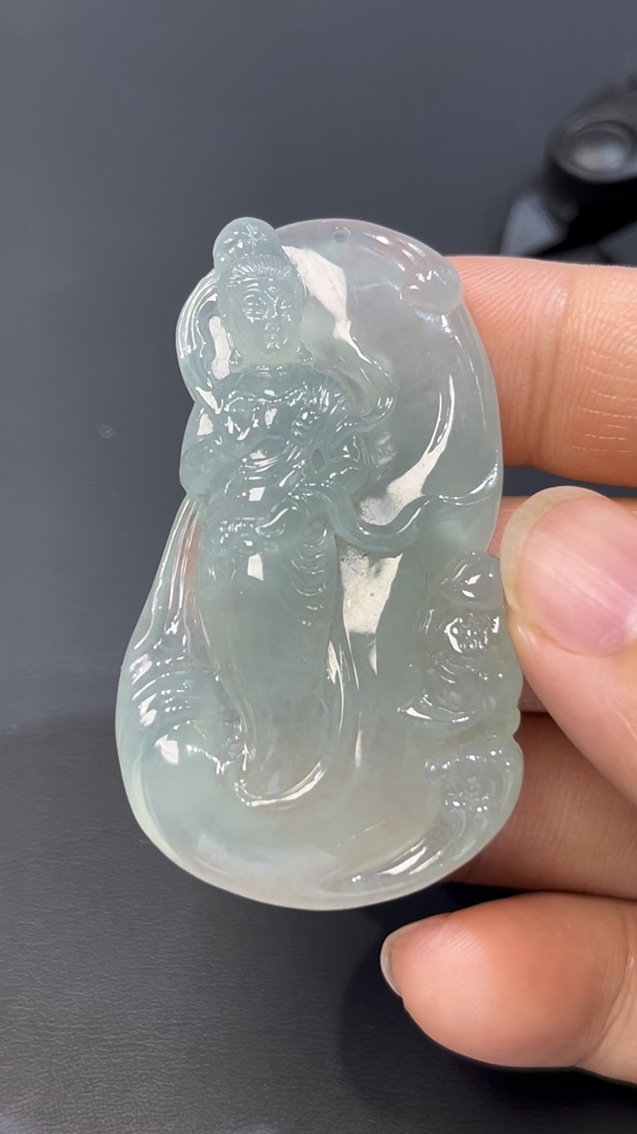 翡翠觀音立水蓮花吊墜 · 編號#574 · 高質玉料 × 清淨自在 × 蓮花福慧 · 精緻玉雕 × 靈性守護 4 翡翠觀音立水蓮花吊墜 · 編號#574 · 高質玉料 × 清淨自在 × 蓮花福慧 · 精緻玉雕 × 靈性守護 - Image 4