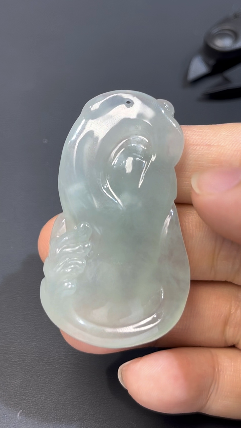 翡翠觀音立水蓮花吊墜 · 編號#574 · 高質玉料 × 清淨自在 × 蓮花福慧 · 精緻玉雕 × 靈性守護 5 翡翠觀音立水蓮花吊墜 · 編號#574 · 高質玉料 × 清淨自在 × 蓮花福慧 · 精緻玉雕 × 靈性守護 - Image 5