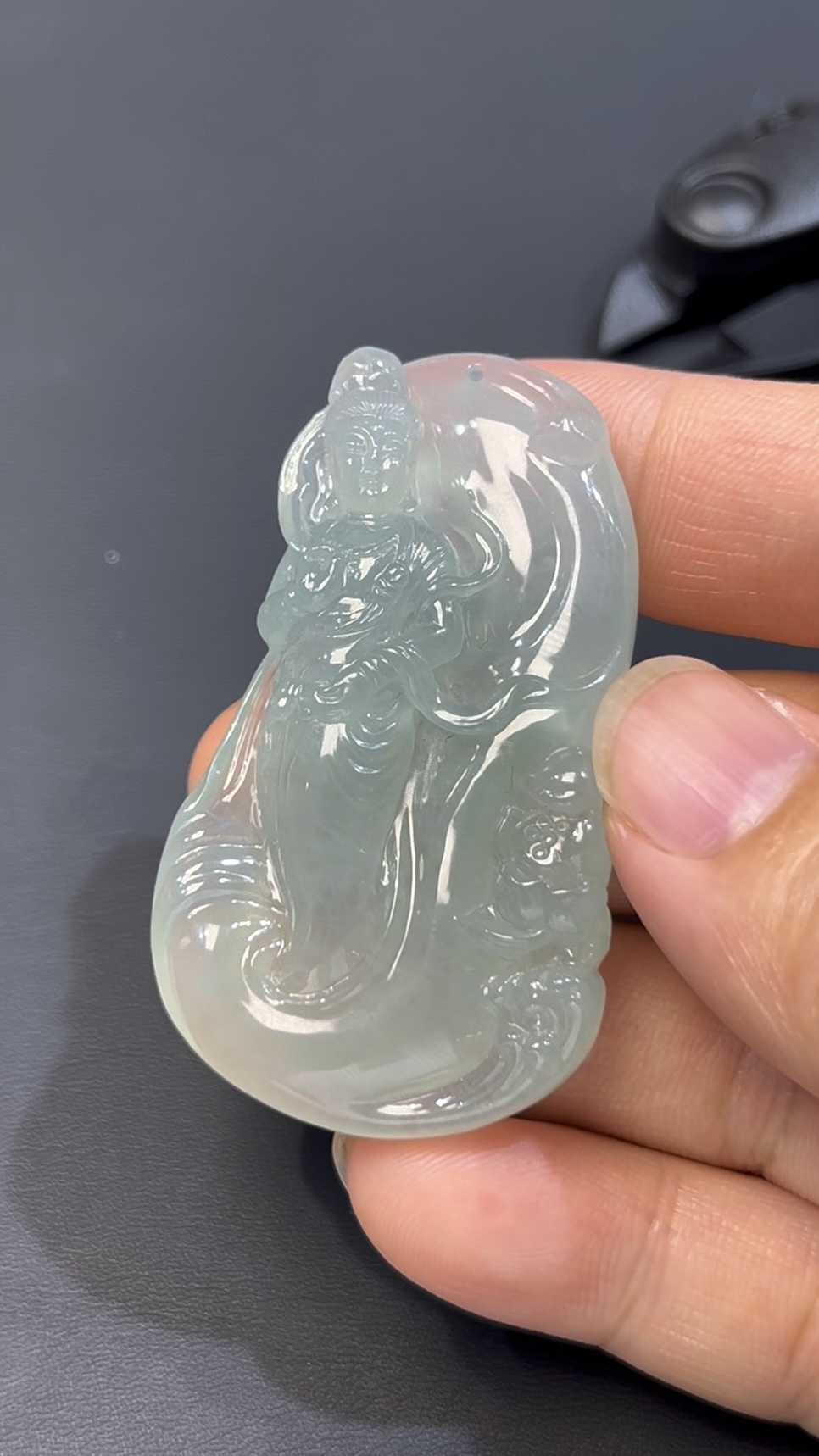 翡翠觀音立水蓮花吊墜 · 編號#574 · 高質玉料 × 清淨自在 × 蓮花福慧 · 精緻玉雕 × 靈性守護 6 翡翠觀音立水蓮花吊墜 · 編號#574 · 高質玉料 × 清淨自在 × 蓮花福慧 · 精緻玉雕 × 靈性守護 - Image 6