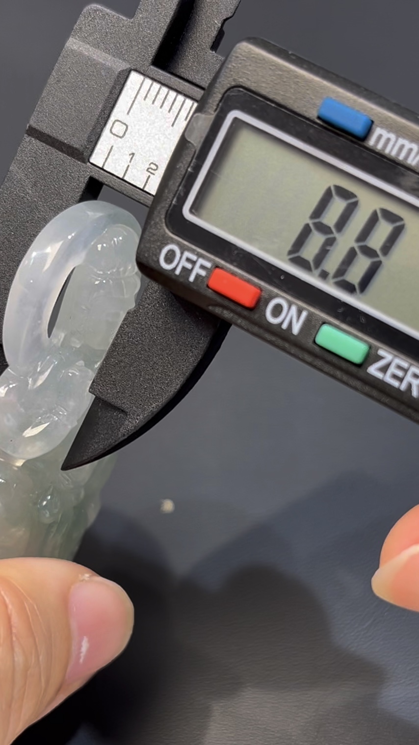 鏤空翡翠觀音吊墜 · 編號#575 · 高質玉料 × 精緻鏤空 × 靈性雕刻 · 特色玉雕 × 收藏推薦 8 鏤空翡翠觀音吊墜 · 編號#575 · 高質玉料 × 精緻鏤空 × 靈性雕刻 · 特色玉雕 × 收藏推薦 - Image 8