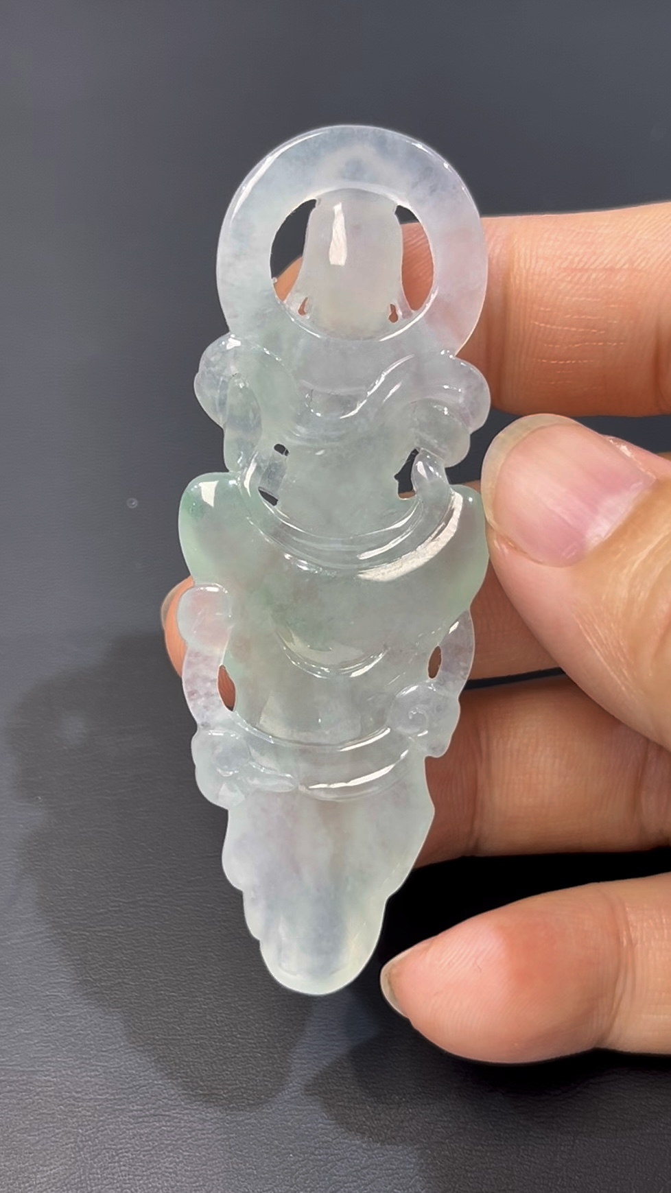 鏤空翡翠觀音吊墜 · 編號#575 · 高質玉料 × 精緻鏤空 × 靈性雕刻 · 特色玉雕 × 收藏推薦 3 鏤空翡翠觀音吊墜 · 編號#575 · 高質玉料 × 精緻鏤空 × 靈性雕刻 · 特色玉雕 × 收藏推薦 - Image 3