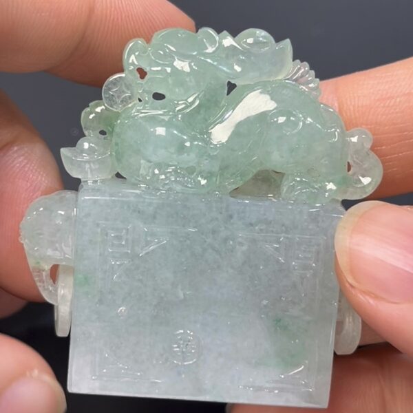 鏤空立體翡翠貔貅印章 · 編號#573 · 高質玉料 × 招財辟邪 × 精品玉雕 · 收藏級翡翠印章推薦