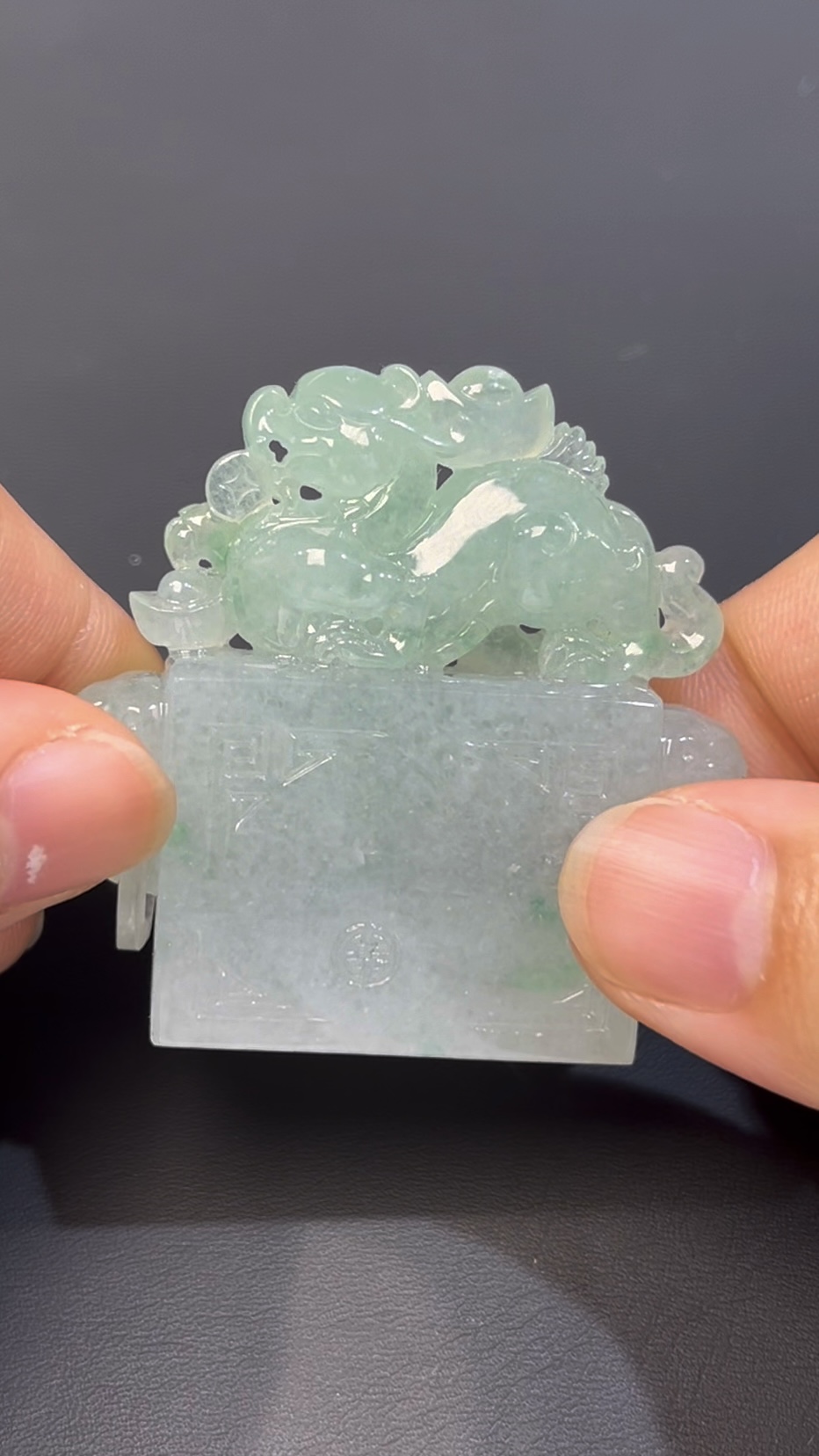 鏤空立體翡翠貔貅印章 · 編號#573 · 高質玉料 × 招財辟邪 × 精品玉雕 · 收藏級翡翠印章推薦 4 鏤空立體翡翠貔貅印章 · 編號#573 · 高質玉料 × 招財辟邪 × 精品玉雕 · 收藏級翡翠印章推薦 - Image 4