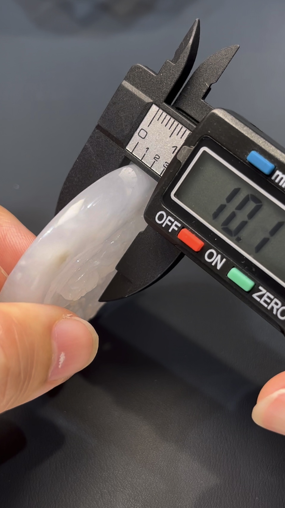 翡翠觀音坐像|高質天然玉料 × 慈悲莊嚴 × 收藏精品|編號 #574 8 翡翠觀音坐像|高質天然玉料 × 慈悲莊嚴 × 收藏精品|編號 #574 - Image 8