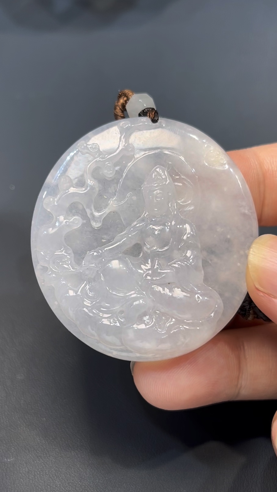 翡翠觀音坐像|高質天然玉料 × 慈悲莊嚴 × 收藏精品|編號 #574 1 翡翠觀音坐像|高質天然玉料 × 慈悲莊嚴 × 收藏精品|編號 #574