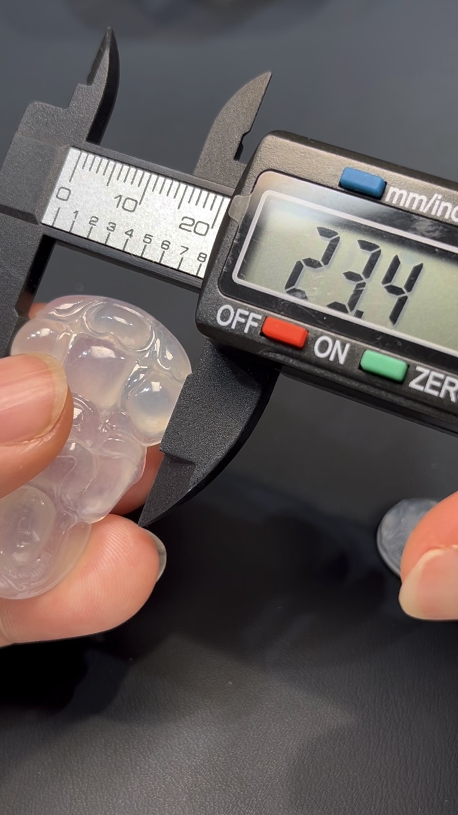 冰透高品質翡翠觀音一對|同料雕刻 × 靈性守護 × 收藏精品|編號 #575 5 冰透高品質翡翠觀音一對|同料雕刻 × 靈性守護 × 收藏精品|編號 #575 - Image 5