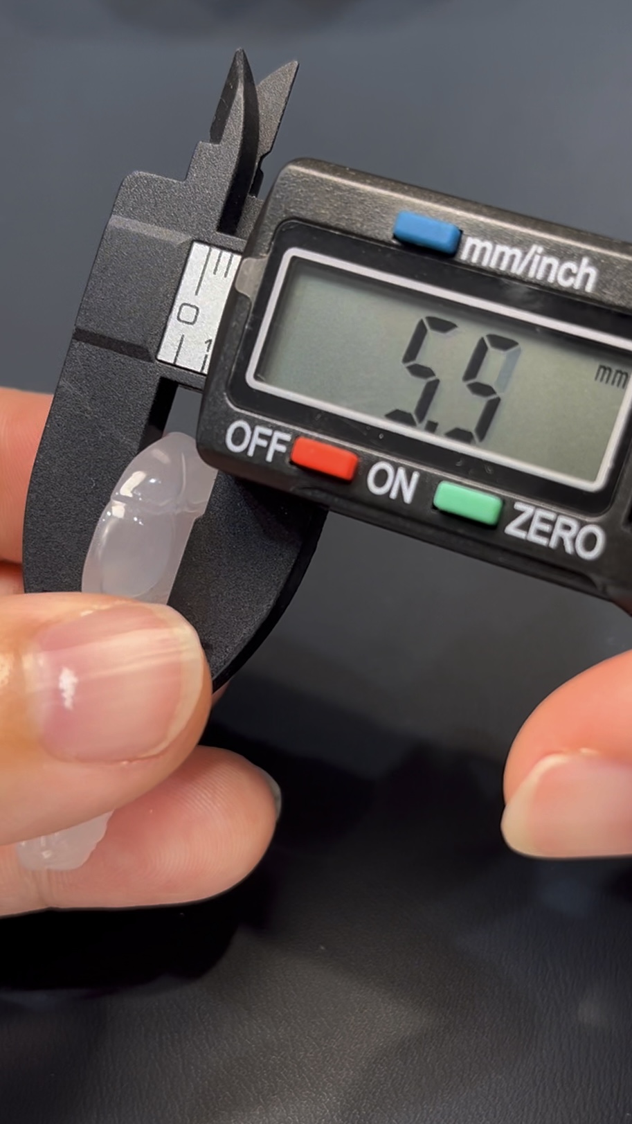 冰透高品質翡翠觀音一對|同料雕刻 × 靈性守護 × 收藏精品|編號 #575 6 冰透高品質翡翠觀音一對|同料雕刻 × 靈性守護 × 收藏精品|編號 #575 - Image 6