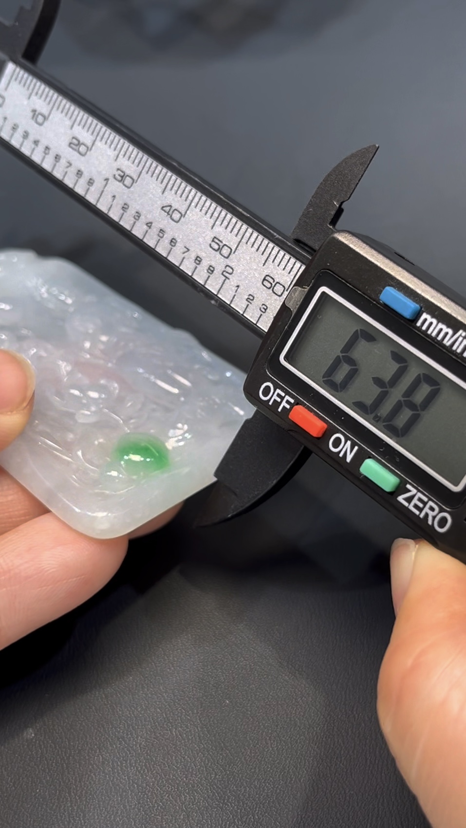 天然翡翠觀音龍牌|立體雕刻|編號#576|站姿觀音守護龍氣 9 天然翡翠觀音龍牌|立體雕刻|編號#576|站姿觀音守護龍氣 - Image 9