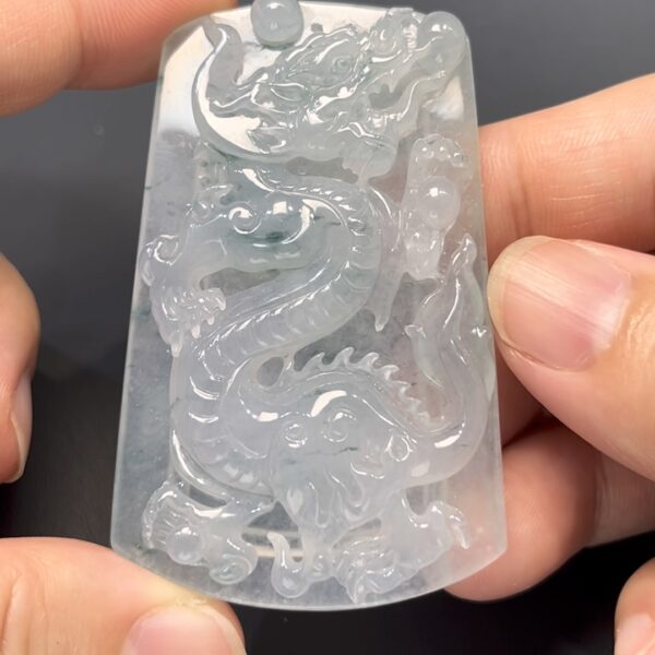 天然翡翠龍牌｜質地細膩 × 立體雕刻｜編號#578｜祥龍護主 × 收藏吉祥物