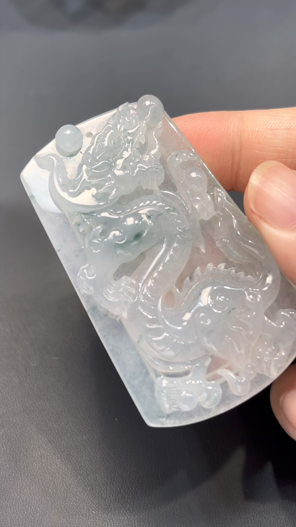 天然翡翠龍牌|質地細膩 × 立體雕刻|編號#578|祥龍護主 × 收藏吉祥物 7 天然翡翠龍牌|質地細膩 × 立體雕刻|編號#578|祥龍護主 × 收藏吉祥物 - Image 7