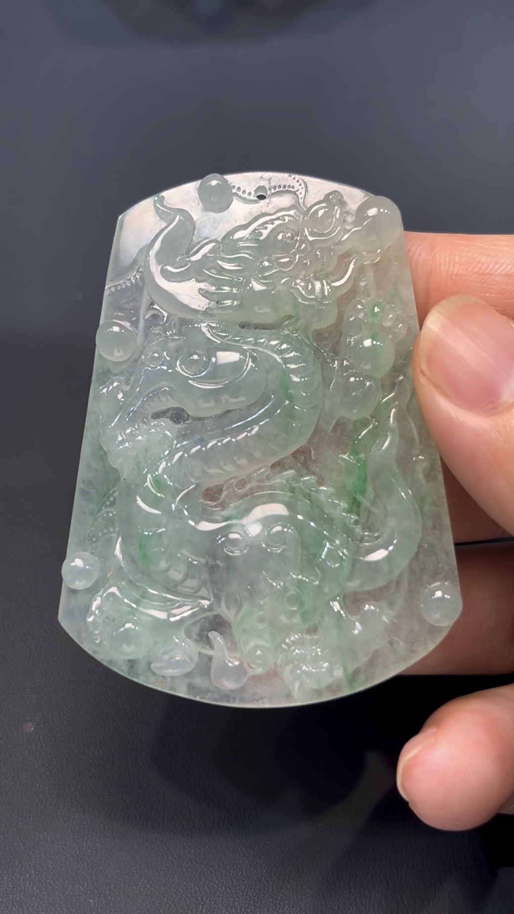 天然翡翠龍牌|淺綠底色 × 立體雕刻|編號#579|祥龍護主 × 收藏吉祥物 1 天然翡翠龍牌|淺綠底色 × 立體雕刻|編號#579|祥龍護主 × 收藏吉祥物