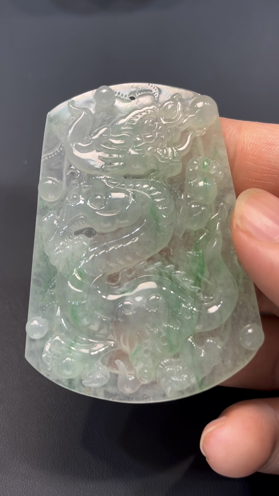 天然翡翠龍牌|淺綠底色 × 立體雕刻|編號#579|祥龍護主 × 收藏吉祥物 6 天然翡翠龍牌|淺綠底色 × 立體雕刻|編號#579|祥龍護主 × 收藏吉祥物 - Image 6