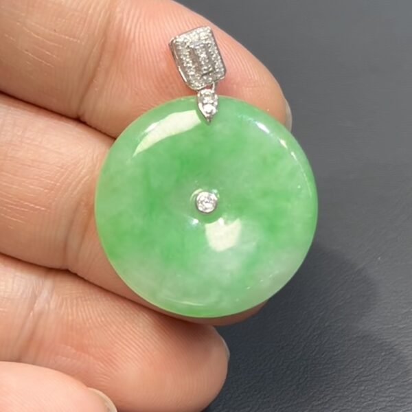 天然翡翠平安扣｜綠色翡翠 × 18K白金扣｜編號#581｜簡約吉祥 × 日常佩戴首選