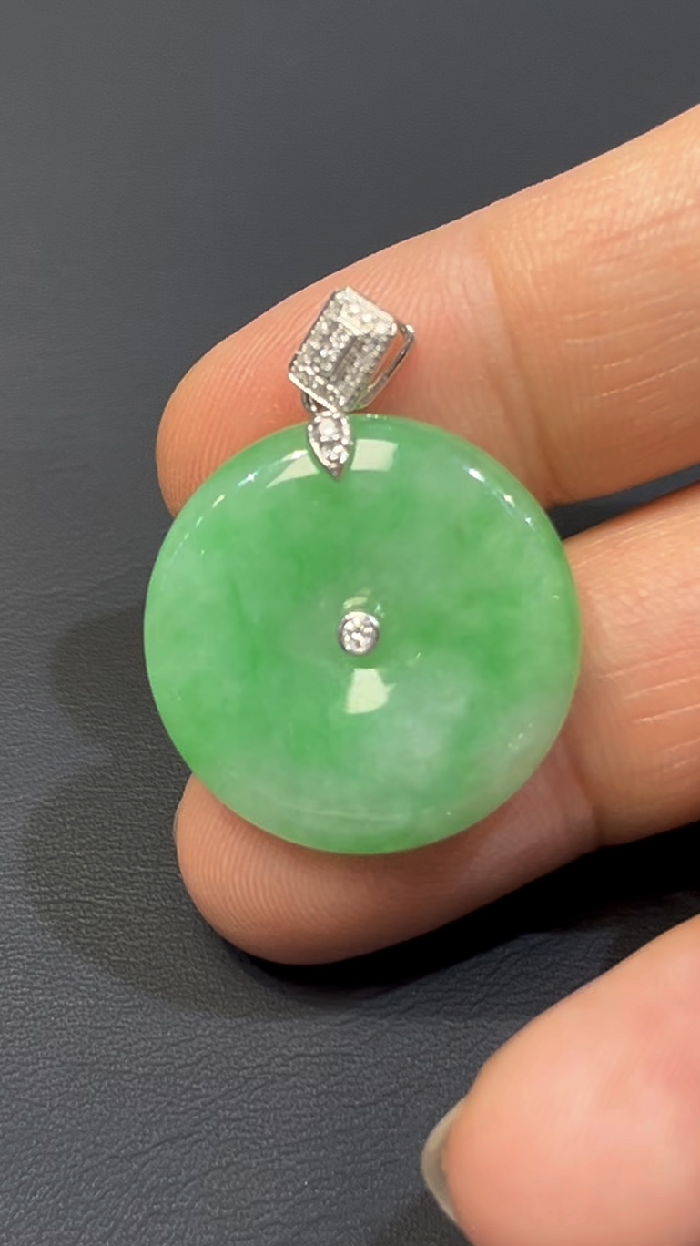 天然翡翠平安扣|綠色翡翠 × 18K白金扣|編號#581|簡約吉祥 × 日常佩戴首選 8 天然翡翠平安扣|綠色翡翠 × 18K白金扣|編號#581|簡約吉祥 × 日常佩戴首選 - Image 8
