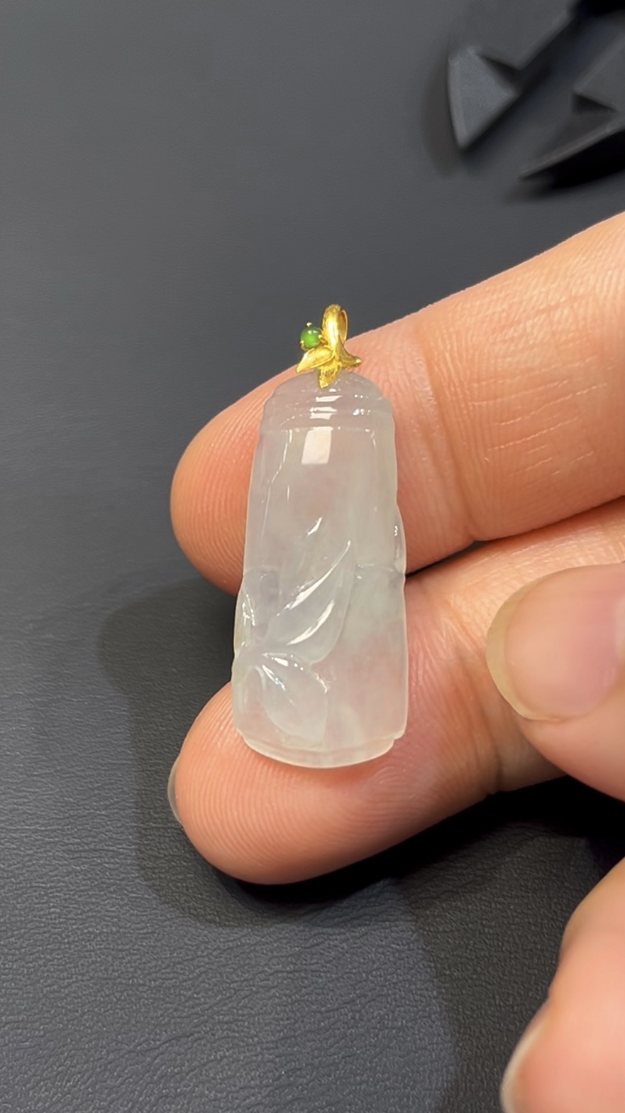 天然白翡翠竹節吊墜|編號#584|18K黃金扣|節節高升 × 吉祥寓意 × 翡翠精品推薦 2 天然白翡翠竹節吊墜|編號#584|18K黃金扣|節節高升 × 吉祥寓意 × 翡翠精品推薦 - Image 2