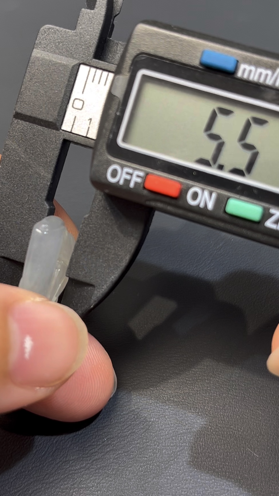 天然白翡翠竹節吊墜|編號#584|18K黃金扣|節節高升 × 吉祥寓意 × 翡翠精品推薦 8 天然白翡翠竹節吊墜|編號#584|18K黃金扣|節節高升 × 吉祥寓意 × 翡翠精品推薦 - Image 8