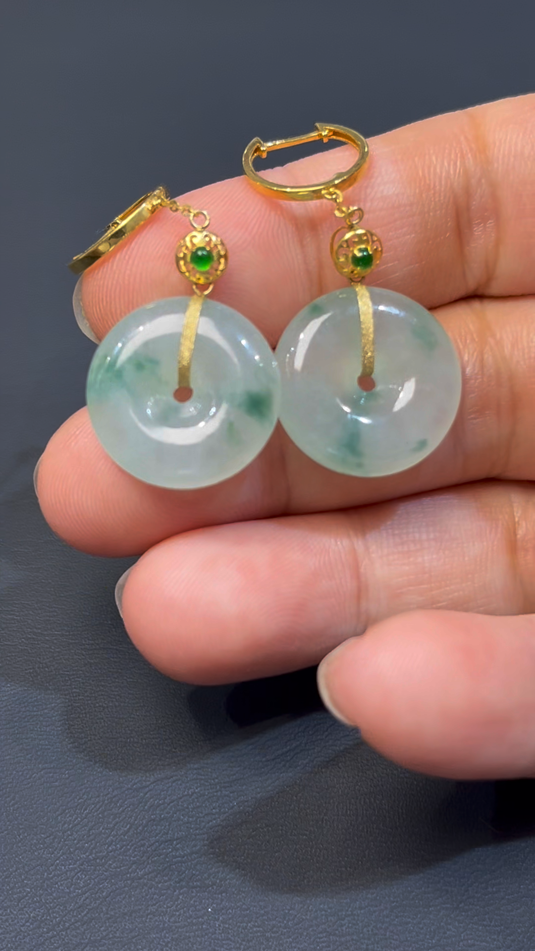 天然飄綠花翡翠平安扣耳環|18K黃金扣|平安吉祥 × 翡翠耳環推薦 × 飄綠花精品 編號#586 1 天然飄綠花翡翠平安扣耳環|18K黃金扣|平安吉祥 × 翡翠耳環推薦 × 飄綠花精品 編號#586