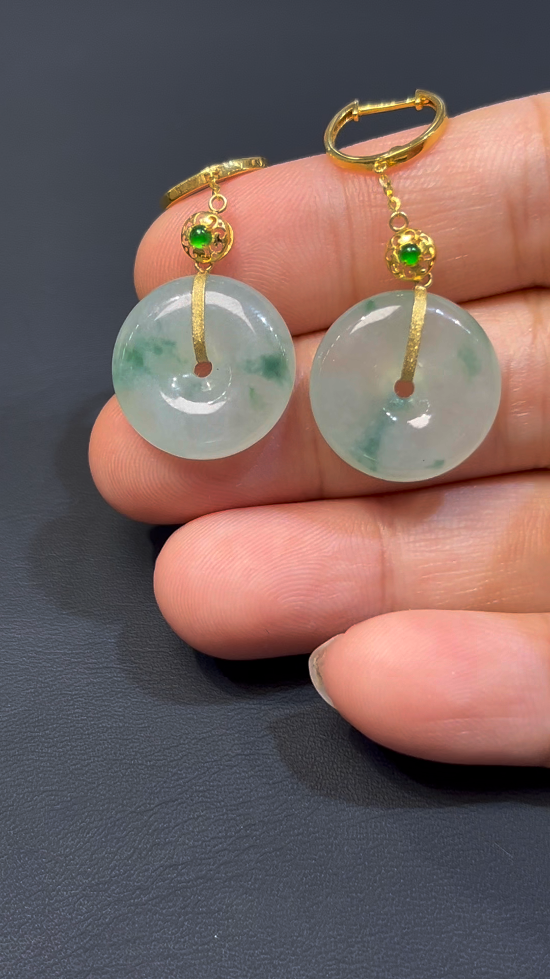 天然飄綠花翡翠平安扣耳環|18K黃金扣|平安吉祥 × 翡翠耳環推薦 × 飄綠花精品 編號#586 3 天然飄綠花翡翠平安扣耳環|18K黃金扣|平安吉祥 × 翡翠耳環推薦 × 飄綠花精品 編號#586 - Image 3